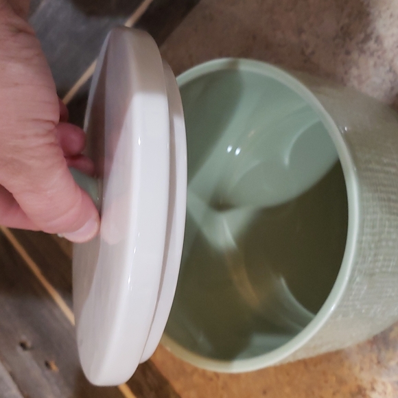 Decorative primitive pottery ceramic container with lid - Picture 2 of 6